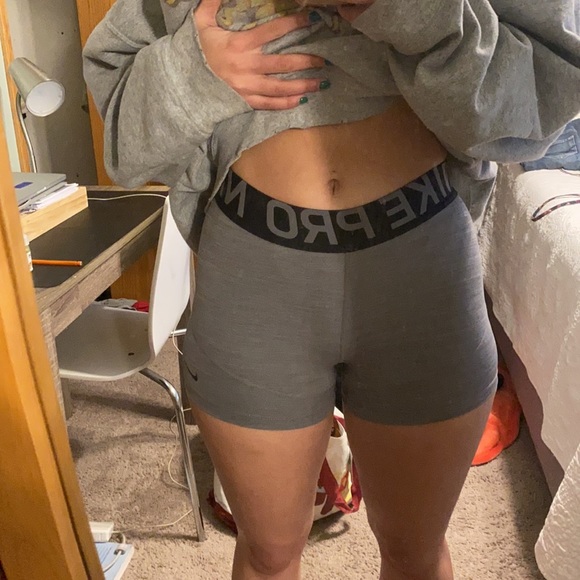 Gray Nike pro short - Picture 4 of 5